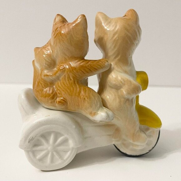 Vintage Cat Family Kitten on Scooter Salt and Pepper Shaker Set Japan - Picture 8 of 16